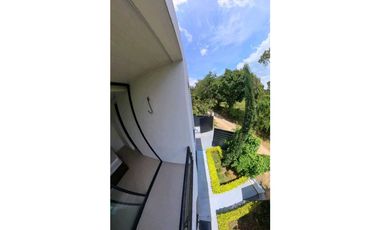Venta de casa campestre de 370 M2 en 550 mill en La Mesa Cund