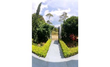 Venta de casa campestre de 370 M2 en 550 mill en La Mesa Cund