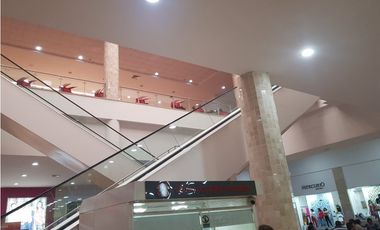 Alquilo local en centro comercial americano