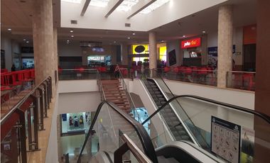 Alquilo local en centro comercial americano