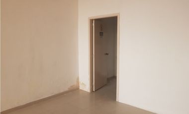 Alquilo local en centro comercial americano