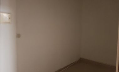 Alquilo local en centro comercial americano