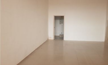 Alquilo local en centro comercial americano