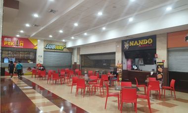 Alquilo local en centro comercial americano