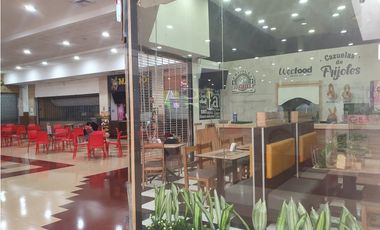 Alquilo local en centro comercial americano