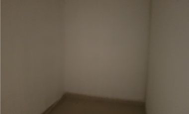 Alquilo local en centro comercial americano