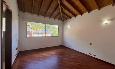 CASA UNIDAD CERRADA POBLADO TRANSVERSAL SUPERIOR