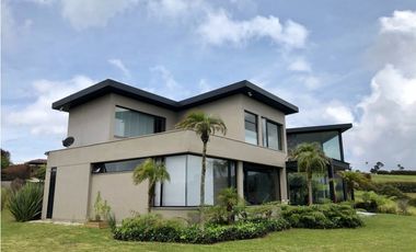 Espectacular Casa Campestre en Alto de las Palmas