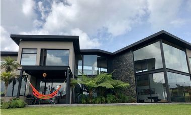 Espectacular Casa Campestre en Alto de las Palmas