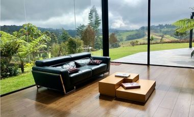 Espectacular Casa Campestre en Alto de las Palmas