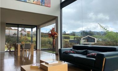 Espectacular Casa Campestre en Alto de las Palmas