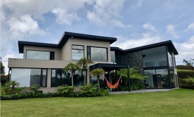 Espectacular Casa Campestre en Alto de las Palmas