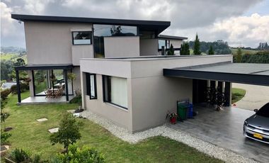 Espectacular Casa Campestre en Alto de las Palmas