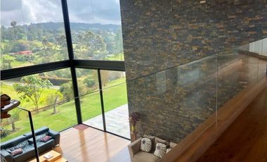 Espectacular Casa Campestre en Alto de las Palmas