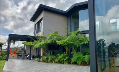 Espectacular Casa Campestre en Alto de las Palmas