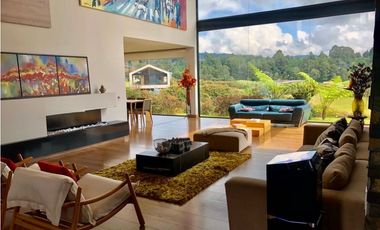 Espectacular Casa Campestre en Alto de las Palmas