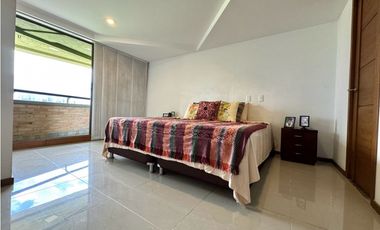 Vendo Hermoso y amplio apartamento sector Aves Maria, Sabaneta