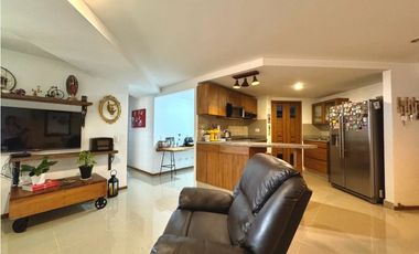 Vendo Hermoso y amplio apartamento sector Aves Maria, Sabaneta