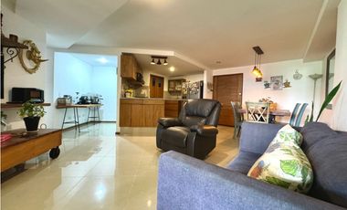 Vendo Hermoso y amplio apartamento sector Aves Maria, Sabaneta