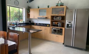 Venta de Casa en unidad cerrada, reserva natural en El Retiro