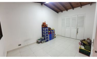 VENTA CASA LOS GONZALES EL POBLADO TRES NIVELES