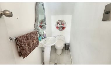 VENTA CASA LOS GONZALES EL POBLADO TRES NIVELES