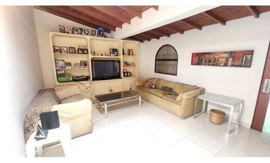 VENTA CASA LOS GONZALES EL POBLADO TRES NIVELES