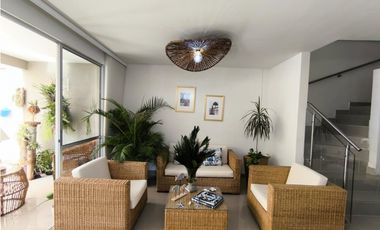 JC-VENTA DE CASA EN CIUDAD COUNTRY