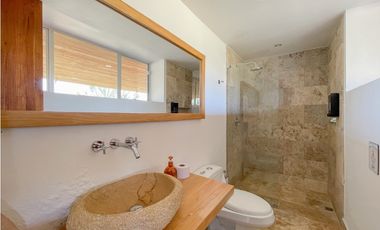 Casa moderna ubicada en el peñol