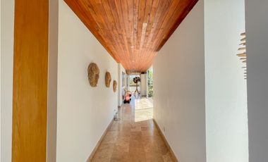 Casa moderna ubicada en el peñol