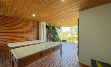 Casa moderna ubicada en el peñol