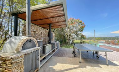 Casa moderna ubicada en el peñol