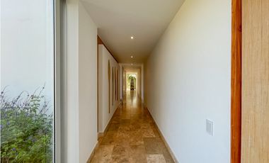 Casa moderna ubicada en el peñol