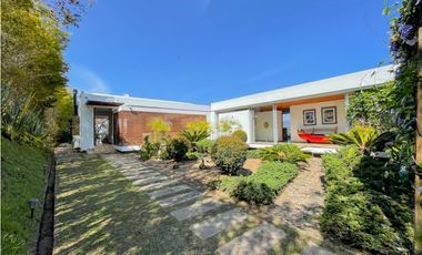 Casa moderna ubicada en el peñol