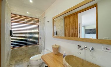Casa moderna ubicada en el peñol