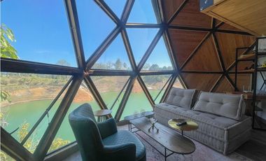 Casa moderna ubicada en el peñol