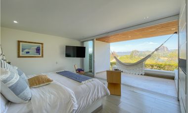 Casa moderna ubicada en el peñol