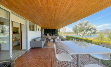 Casa moderna ubicada en el peñol