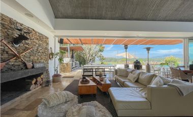 Casa moderna ubicada en el peñol