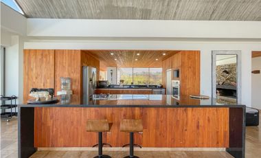 Casa moderna ubicada en el peñol