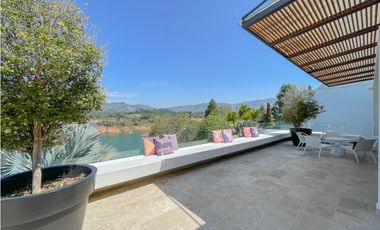 Casa moderna ubicada en el peñol