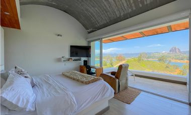 Casa moderna ubicada en el peñol