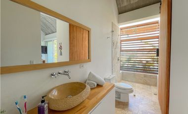 Casa moderna ubicada en el peñol
