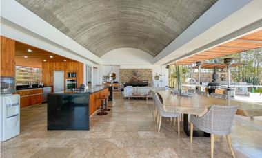 Casa moderna ubicada en el peñol