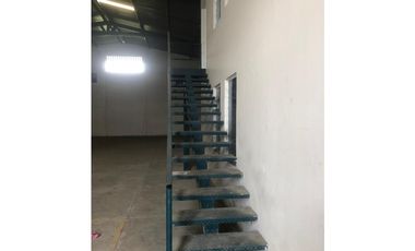 BODEGA DISPONIBLE EN ARRIENDO Y VENTA C.E. EL TRIUNFO