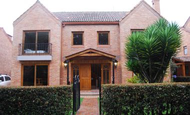 SE VENDE CASA CAMPESTRE CHIA