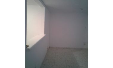 VENDO CASA EN SECTOR MUY TRANQUILO DE LA CIUDAD