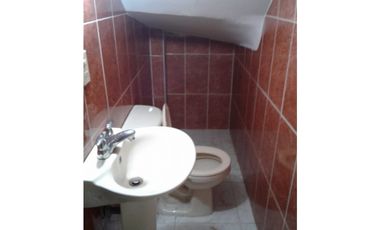 VENDO CASA EN SECTOR MUY TRANQUILO DE LA CIUDAD