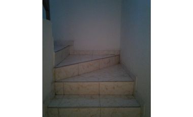 VENDO CASA EN SECTOR MUY TRANQUILO DE LA CIUDAD