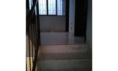 VENDO CASA EN SECTOR MUY TRANQUILO DE LA CIUDAD